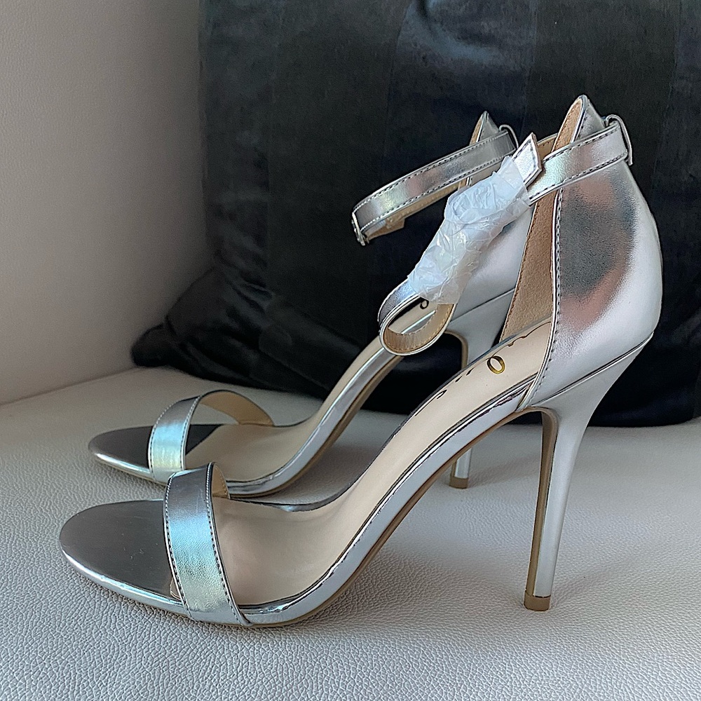 NWOT Lulu’s Silver Ankle Strap Hills size 8, 4.5 inch hills